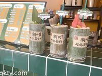 Isteri kontras atas! Seekor jalang berkulit cerah yang tampan di Panyu, Guangzhou [Mingo suka menunjuk-nunjuk] gambar dan faedah peribadi, didedahkan di hadapan orang ramai di luar rumah, memberikan seks oral di dalam tandas lelaki, membuatkan jantung ber