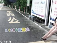 Isteri kontras atas! Seekor jalang berkulit cerah yang tampan di Panyu, Guangzhou [Mingo suka menunjuk-nunjuk] gambar dan faedah peribadi, didedahkan di hadapan orang ramai di luar rumah, memberikan seks oral di dalam tandas lelaki, membuatkan jantung ber