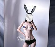 小仙女姐姐〖暗里着迷〗震撼福利，魔鬼身材奶油肌肤同事眼中的高冷女神实际是一只反差骚母狗！