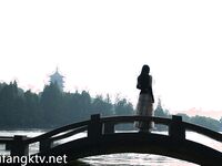 2024年2月，超级反差母狗【六花】大年初一拜年，美背滴蜡写龙年大吉，高价付费福利