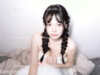 2024年2月，超级反差母狗【六花】大年初一拜年，美背滴蜡写龙年大吉，高价付费福利