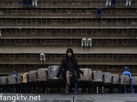 2024年2月，超级反差母狗【六花】大年初一拜年，美背滴蜡写龙年大吉，高价付费福利