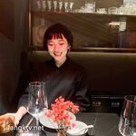 2024年2月，超级反差母狗【六花】大年初一拜年，美背滴蜡写龙年大吉，高价付费福利