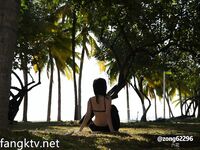 2024年2月，超级反差母狗【六花】大年初一拜年，美背滴蜡写龙年大吉，高价付费福利