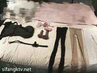 2024年2月，超级反差母狗【六花】大年初一拜年，美背滴蜡写龙年大吉，高价付费福利