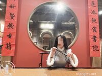 KTV에서 언니 근친상간 강간 사건 후속작이 다시 업데이트됩니다! 아름다운 다리와 생기발랄한 엉덩이를 가진 창녀 자매, 그녀의 꽉 끼는 청바지가 바닥을 쓸고 있는 것은 그녀의 남동생에게 너무 유혹적이어서 그는 바지를 벗고 그녀와 너무 많이 박아서 다시 물을 뿜습니다.