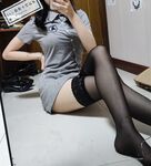 性感清纯学妹〖糖糖不想起床〗性感私拍灰色连衣裙