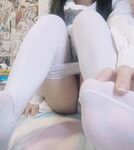 Twitter萝莉〖小埋长不高〗可爱私拍，奶油肌肤挺乳粉穴在外是老师同学眼中的乖乖女在家是小母狗