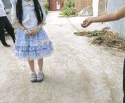 Twitter萝莉〖小埋长不高〗可爱私拍，奶油肌肤挺乳粉穴在外是老师同学眼中的乖乖女在家是小母狗