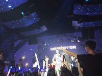 [คนดังรั่วไหล] ผู้มีชื่อเสียงทางอินเทอร์เน็ตแถวที่ 18 [เจียงเหวินซาน] มีเซ็กส์กับสปอนเซอร์ทางการเงินของเธอในโรงแรม เธอมีเพลงต้นฉบับอยู่สองสามเพลงและงานประจำวันของเธอคือการฝังเข็มในไนท์คลับ