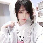 推特13萬粉蘿莉風coser可鹽可甜TS娘【小舞醬】露臉私拍，嗲聲嗲氣3P前後夾擊直男最愛