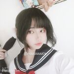 推特13萬粉蘿莉風coser可鹽可甜TS娘【小舞醬】露臉私拍，嗲聲嗲氣3P前後夾擊直男最愛