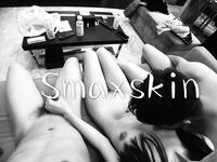 推特顶级身材露出狂人少女嫩妹【Smaxskin】私拍，宜家全裸露出母狗式调教啪啪啪无套内射无毛嫩穴