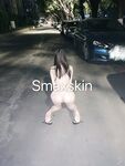 推特顶级身材露出狂人少女嫩妹【Smaxskin】私拍，宜家全裸露出母狗式调教啪啪啪无套内射无毛嫩穴
