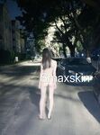 推特顶级身材露出狂人少女嫩妹【Smaxskin】私拍，宜家全裸露出母狗式调教啪啪啪无套内射无毛嫩穴