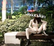 推特顶级身材露出狂人少女嫩妹【Smaxskin】私拍，宜家全裸露出母狗式调教啪啪啪无套内射无毛嫩穴