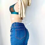 何千人もの人々が、個人的に撮影された Twitter の最高の巨乳で脚の長い女性 [Freya] を購入したいと考えています。彼女は公園や地下鉄で露出され、胸が脱げるまでセックスパートナーに犯されました。