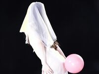 เทพีแห่งดวงอาทิตย์และดวงจันทร์ที่สวยงามเป็นพิเศษ [A Huan] มีการตกแต่งภายในขนาดใหญ่ในระยะใกล้ (1)