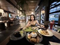 โมเตกิ กิโกะ นางแบบสีแดง Xiweisha ทริปภูเก็ต เผยภาพเบื้องหลัง (1)