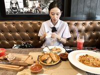 โมเตกิ กิโกะ นางแบบสีแดง Xiweisha ทริปภูเก็ต เผยภาพเบื้องหลัง (2)