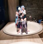 推特上海高颜值S级名媛【可乐姐姐】福利私拍，剃完毛道具紫薇玩的不亦乐乎与富二代交合淫叫不停