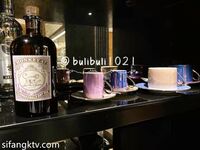 推特上海高颜值S级名媛【可乐姐姐】福利私拍，剃完毛道具紫薇玩的不亦乐乎与富二代交合淫叫不停