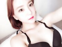 韩国99年高颜值清纯美女【李始宇Siwoo Lee】很有前女友的感觉，露脸大尺度不雅私拍，原味内裤化妆品紫薇粘了好多白浆