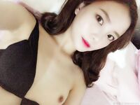 韩国99年高颜值清纯美女【李始宇Siwoo Lee】很有前女友的感觉，露脸大尺度不雅私拍，原味内裤化妆品紫薇粘了好多白浆