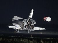 트위터의 유럽 및 미국 거대 수탉 마스터 [BBB 삼촌]과 비교할 때 수탉은 소녀의 팔뚝만큼 두껍고 수탉에 유명한 시계를 착용 한 소녀는 오쟁이 진 남편 노예와 함께 움찔합니다.