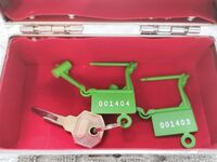 트위터의 유럽 및 미국 거대 수탉 마스터 [BBB 삼촌]과 비교할 때 수탉은 소녀의 팔뚝만큼 두껍고 수탉에 유명한 시계를 착용 한 소녀는 오쟁이 진 남편 노예와 함께 움찔합니다.