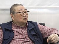 트위터의 유럽 및 미국 거대 수탉 마스터 [BBB 삼촌]과 비교할 때 수탉은 소녀의 팔뚝만큼 두껍고 수탉에 유명한 시계를 착용 한 소녀는 오쟁이 진 남편 노예와 함께 움찔합니다.