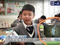 트위터의 유럽 및 미국 거대 수탉 마스터 [BBB 삼촌]과 비교할 때 수탉은 소녀의 팔뚝만큼 두껍고 수탉에 유명한 시계를 착용 한 소녀는 오쟁이 진 남편 노예와 함께 움찔합니다.