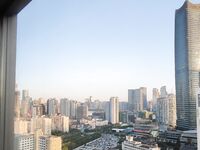 트위터의 유럽 및 미국 거대 수탉 마스터 [BBB 삼촌]과 비교할 때 수탉은 소녀의 팔뚝만큼 두껍고 수탉에 유명한 시계를 착용 한 소녀는 오쟁이 진 남편 노예와 함께 움찔합니다.