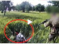 트위터의 유럽 및 미국 거대 수탉 마스터 [BBB 삼촌]과 비교할 때 수탉은 소녀의 팔뚝만큼 두껍고 수탉에 유명한 시계를 착용 한 소녀는 오쟁이 진 남편 노예와 함께 움찔합니다.