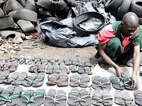 트위터의 유럽 및 미국 거대 수탉 마스터 [BBB 삼촌]과 비교할 때 수탉은 소녀의 팔뚝만큼 두껍고 수탉에 유명한 시계를 착용 한 소녀는 오쟁이 진 남편 노예와 함께 움찔합니다.