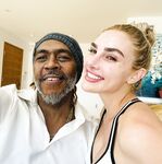 트위터의 유럽 및 미국 거대 수탉 마스터 [BBB 삼촌]과 비교할 때 수탉은 소녀의 팔뚝만큼 두껍고 수탉에 유명한 시계를 착용 한 소녀는 오쟁이 진 남편 노예와 함께 움찔합니다.