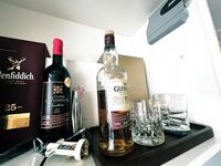 트위터의 유럽 및 미국 거대 수탉 마스터 [BBB 삼촌]과 비교할 때 수탉은 소녀의 팔뚝만큼 두껍고 수탉에 유명한 시계를 착용 한 소녀는 오쟁이 진 남편 노예와 함께 움찔합니다.