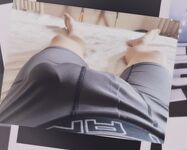 트위터의 유럽 및 미국 거대 수탉 마스터 [BBB 삼촌]과 비교할 때 수탉은 소녀의 팔뚝만큼 두껍고 수탉에 유명한 시계를 착용 한 소녀는 오쟁이 진 남편 노예와 함께 움찔합니다.