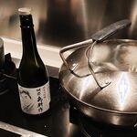 트위터의 유럽 및 미국 거대 수탉 마스터 [BBB 삼촌]과 비교할 때 수탉은 소녀의 팔뚝만큼 두껍고 수탉에 유명한 시계를 착용 한 소녀는 오쟁이 진 남편 노예와 함께 움찔합니다.