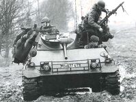 트위터의 유럽 및 미국 거대 수탉 마스터 [BBB 삼촌]과 비교할 때 수탉은 소녀의 팔뚝만큼 두껍고 수탉에 유명한 시계를 착용 한 소녀는 오쟁이 진 남편 노예와 함께 움찔합니다.