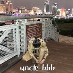 트위터의 유럽 및 미국 거대 수탉 마스터 [BBB 삼촌]과 비교할 때 수탉은 소녀의 팔뚝만큼 두껍고 수탉에 유명한 시계를 착용 한 소녀는 오쟁이 진 남편 노예와 함께 움찔합니다.