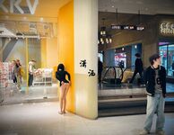 東北Dom推特調教大神【瀟灑Gucci】超強女奴訓調，女神母狗人前露出海底撈啤酒瓶插逼