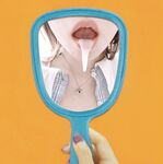 트위터 팔로어 30명을 보유한 인터넷 연예인 암캐 [바실레바의 일기 Vasileva1122]가 복지 개인 사진 촬영에 등장했습니다. 암캐는 소변을 마시고 두 번 성관계를 갖도록 훈련 받았습니다.