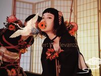 트위터 팔로어 30명을 보유한 인터넷 연예인 암캐 [바실레바의 일기 Vasileva1122]가 복지 개인 사진 촬영에 등장했습니다. 암캐는 소변을 마시고 두 번 성관계를 갖도록 훈련 받았습니다.