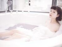 트위터 팔로어 30명을 보유한 인터넷 연예인 암캐 [바실레바의 일기 Vasileva1122]가 복지 개인 사진 촬영에 등장했습니다. 암캐는 소변을 마시고 두 번 성관계를 갖도록 훈련 받았습니다.