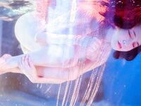 트위터 팔로어 30명을 보유한 인터넷 연예인 암캐 [바실레바의 일기 Vasileva1122]가 복지 개인 사진 촬영에 등장했습니다. 암캐는 소변을 마시고 두 번 성관계를 갖도록 훈련 받았습니다.