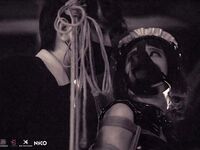 트위터 팔로어 30명을 보유한 인터넷 연예인 암캐 [바실레바의 일기 Vasileva1122]가 복지 개인 사진 촬영에 등장했습니다. 암캐는 소변을 마시고 두 번 성관계를 갖도록 훈련 받았습니다.