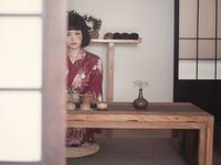 트위터 팔로어 30명을 보유한 인터넷 연예인 암캐 [바실레바의 일기 Vasileva1122]가 복지 개인 사진 촬영에 등장했습니다. 암캐는 소변을 마시고 두 번 성관계를 갖도록 훈련 받았습니다.