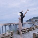 트위터 팔로어 30명을 보유한 인터넷 연예인 암캐 [바실레바의 일기 Vasileva1122]가 복지 개인 사진 촬영에 등장했습니다. 암캐는 소변을 마시고 두 번 성관계를 갖도록 훈련 받았습니다.