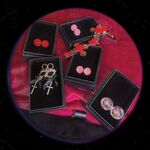 트위터 팔로어 30명을 보유한 인터넷 연예인 암캐 [바실레바의 일기 Vasileva1122]가 복지 개인 사진 촬영에 등장했습니다. 암캐는 소변을 마시고 두 번 성관계를 갖도록 훈련 받았습니다.